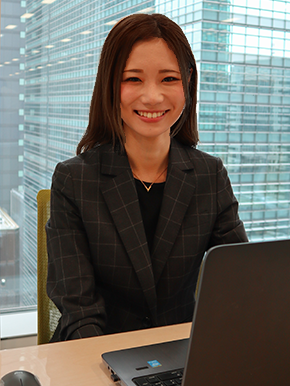 社員 H・M