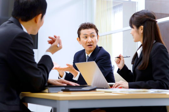 事業と人を知る